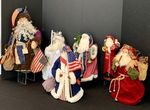 lot 290 image: Fun Patriotic Winter and Christmas Decorative Figurines