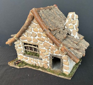 lot 362 image: Cute Rustic Cabin Decorative House Figurine