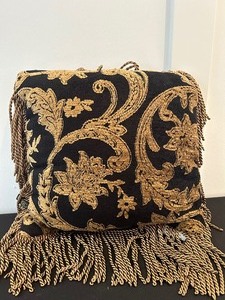 lot 508 image: Two fantastic Fringed Accent Pillows