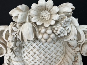lot 516 image: Wonderful White Ornate Wall Decor