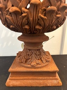 lot 517 image: Patina Planter by Vineyard Decor