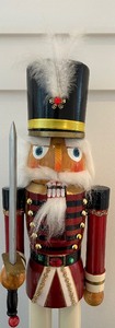 lot 523 image: Festive Extra Tall Nutcracker Decor