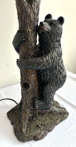 lot 453 image: Rustic Style Bear Figurine Lamp