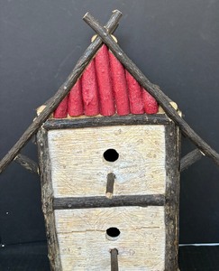 lot 392 image: Fun Bird House Decor
