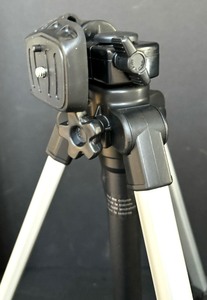 lot 393 image: Velbon Videomate 300 Light Weight Video Tripod