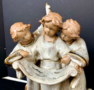 lot 417 image: Angels Reading Figurine