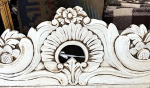 lot 430 image: Elaborate Vintage White Mirror