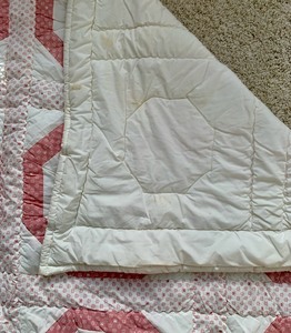 lot 525 image: Vintage Hand-Sewn Quilt, Pretty Pink Color