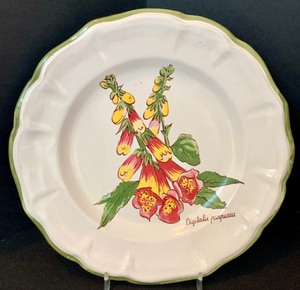lot 484 image: Four beautiful Flower Adorned Hanging Plates
