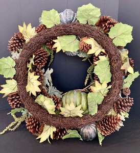 lot 489 image: Amazing Pumpkin Wreath