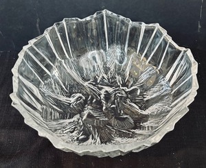 lot 448 image: Dazzling Crystal Bowl by Mikasa