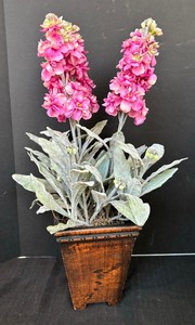 lot 602 image: Fabulous Faux Floral Decor