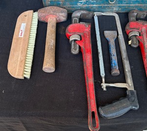 lot 633 image: Vintage Toolbox with Assortment of Tools