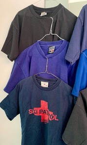 lot 542 image: Grouping of Mens T-shirts