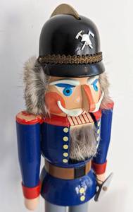 lot 578 image: Vintage Erzgebirge Soldier Nutcracker