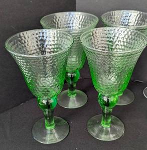 lot 588 image: Assorted Glassware