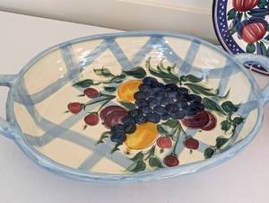 lot 589 image: Italian Ceramic Serving Dishes