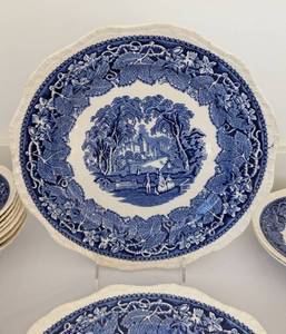 lot 591 image: Vintage Masons Vista Blue and White Plates