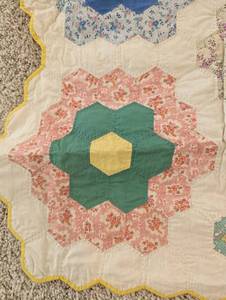 lot 593 image: Colorful Vintage Quilt