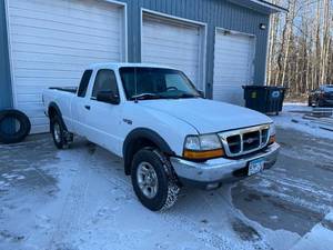 lot 3 image: 2000 Ford Ranger XLT 4x4 with 103,000 miles- No Reserve