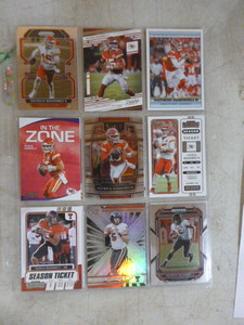 lot 8 image: 18 Different Patrick Mahomes Football Cards