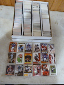 lot 15 image: 3,200 Count Lot of Football Cards