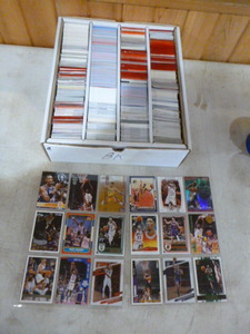 lot 16 image: 3,200 Count Lot of Basketball Cards