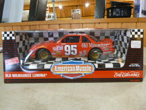 lot 24 image: Ertl Collectibles Old Milwaukee Beer Lumina #95