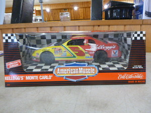 lot 26 image: Ertl Collectibles Terry Labonte #5 Kelloggs Monte Carlo