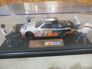 lot 36 image: Racing Champions Darrell Waltrip #17 Western Auto with Pit Crew