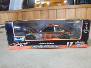 lot 49 image: Revell Darrell Waltrip #17 Western Auto