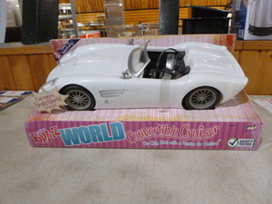 lot 65 image: Bratz World Convertible Cruiser
