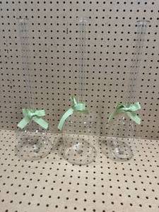 lot 59 image: TWOS COMPANY Clear Bubble Vases - 3pk
