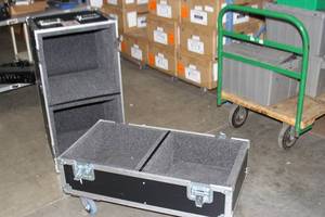 lot 32 image: Roadie Large Foam-Lined ATA-Rated Shipping Travel Touring Equipment Road Case with Heavy Duty Casters