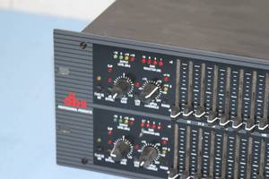 lot 125 image: dbx Model 2231 Professional Audio Graphic Equalizer EQ  Limiter with Type III Noise Reduction