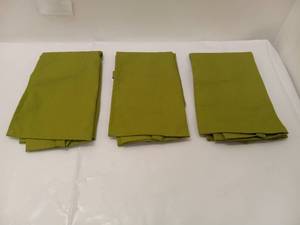 3 NEW APRONS GREEN