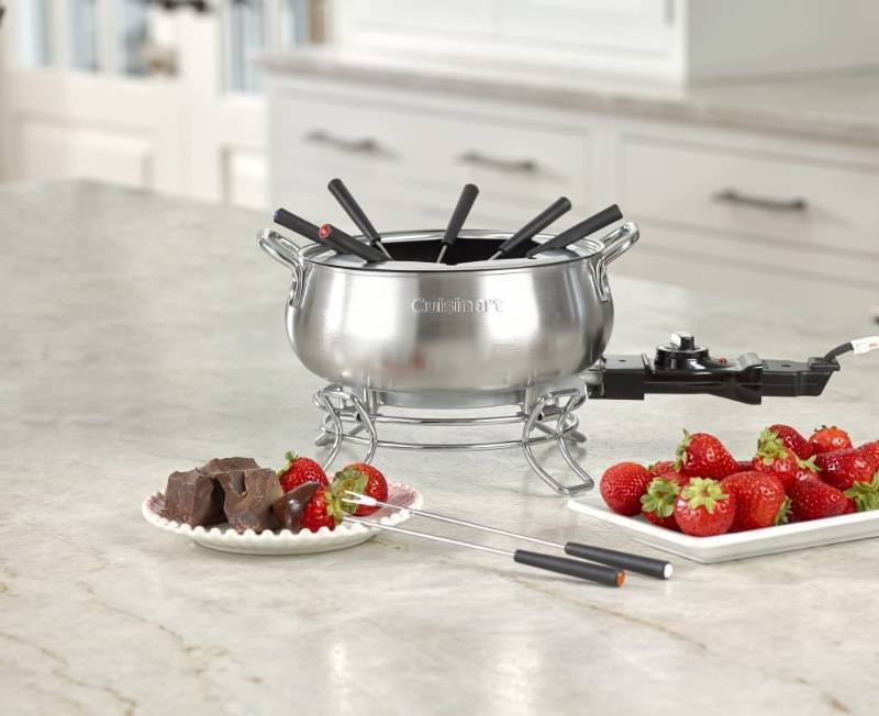 lot 290 image: NEW Cuisinart 3 Quart Electric Fondue Set Suitable for Chocolate, Cheese, Broth or Oil