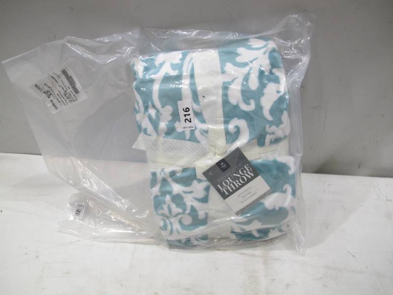 lot 216 image: NEW Members Mark Lounge Throw, 60 x 70 - Adelina Teal