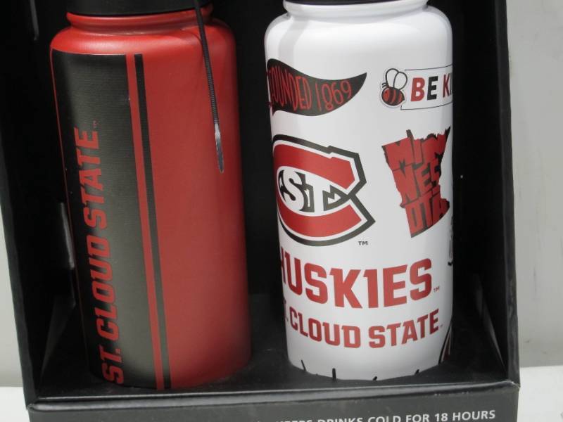 lot 230 image: NEW 2 Pack of Log Brands Officially Licensed NCAA 34oz Quencher Bottles - St. Cloud State Huskies