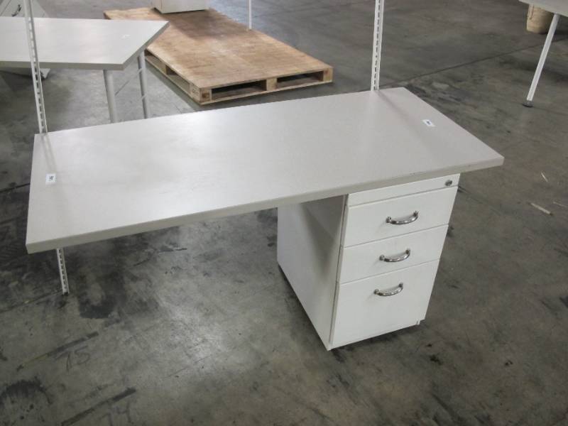 lot 146 image: 3 Drawer Office Desk with Back Rails and Locking Drawers - Has Keys