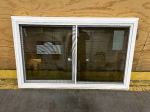 lot 22 image: SIMONTON 6500 Series Slider Window