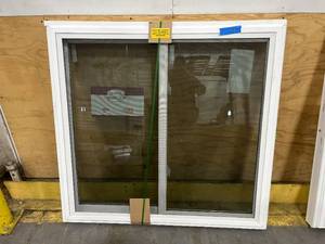 lot 36 image: SIMONTON 6500 Series Slider Window