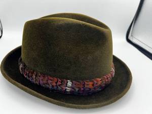 lot 3 image: Vintage Chalfort Mens Hat with Dobbs NY Hat Box