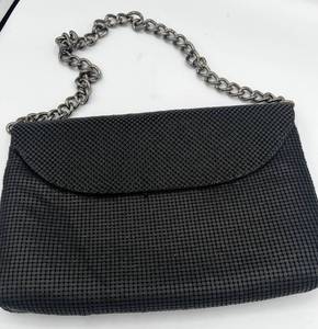 lot 24 image: Whiting & Davis Mesh Purse, black with magnetic closure