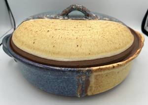 lot 12 image: Large Studio Art Pottery Covered BowlDish