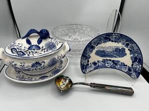 lot 13 image: Blue Onion Gravy Boat and Platter lot
