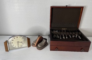 lot 48 image: Art Deco Clock, Brass Baby Shoe bookends, Flatware and case lot