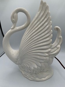 lot 74 image: Maddox of California Swan TV Television Lamp