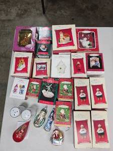 lot 70 image: Keepsake Ornament Collection, Nippon Salt & Pepper