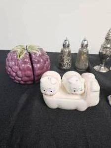 lot 99 image: 8 Sets of VTG Salt and Pepper Shakers Plus Extras